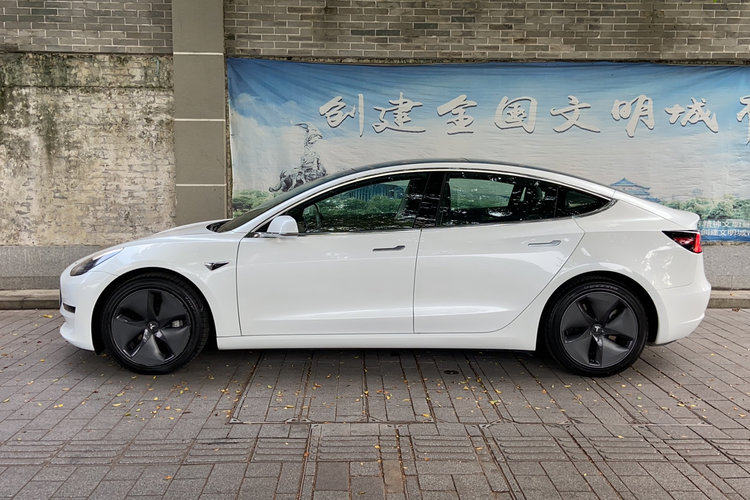 Tesla Model 3 590KM